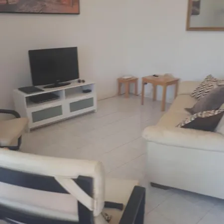 No.7 Nova , Av. Francia Apartment